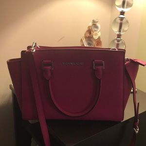 Fuchsia Michael Kors medium Selma handbag